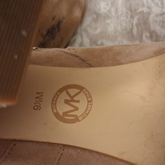 Michael Kors Dolores Suede Chain Block Heel Booties Beige Women 9.5 - Picture 8 of 8